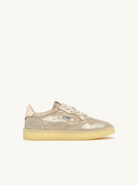 AUTRY MEDALIST LOW SNEAKERS IN PLATINUM AND IVORY LAMINATED LEATHER AND SUEDE