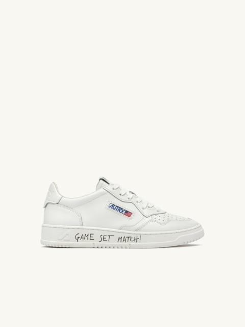 AUTRY MEDALIST LOW SNEAKERS IN WHITE LEATHER