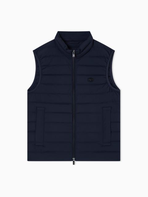EMPORIO ARMANI Eagle 로고 패치와 퀼트 나일론의 꽉 지퍼 다운 재킷