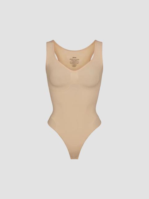 SKIMS Women's Seamless Sculpt Scoopneck Thong Bodysuit - Clay