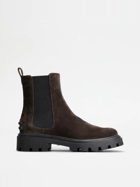 TOD'S CHELSEA BOOTS IN SUEDE - BROWN