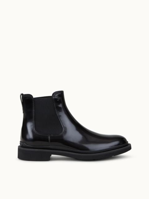 Tod's ANKLE BOOTS IN LEATHER - BLACK