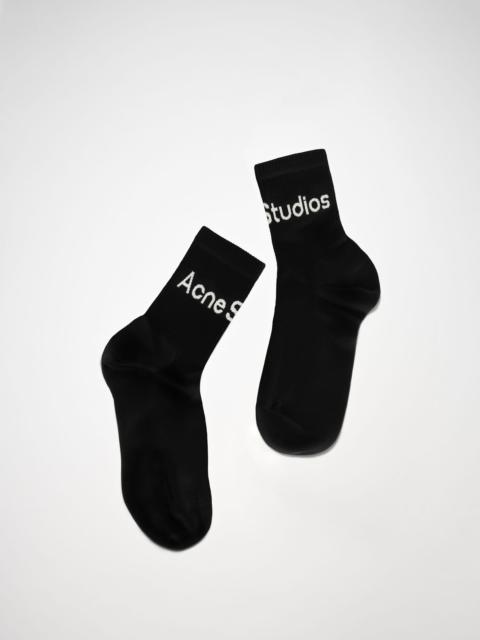 Acne Studios Ribbed logo socks - Black satin/grey