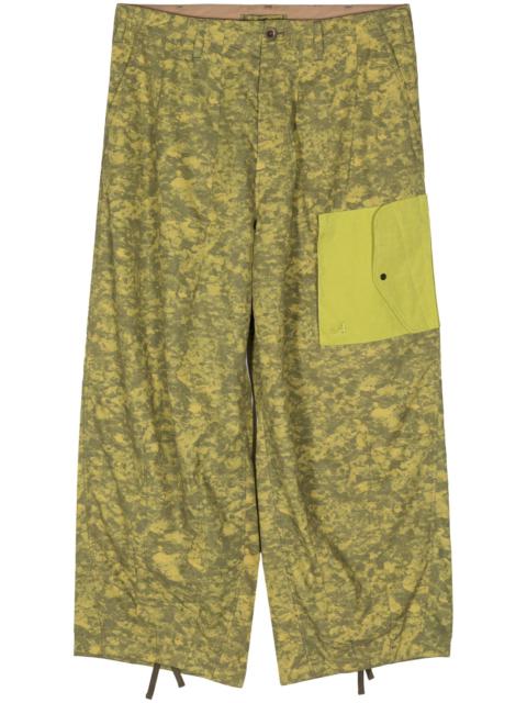 camouflage-print wide-leg trousers