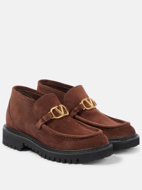 VLogo Signature suede desert boots