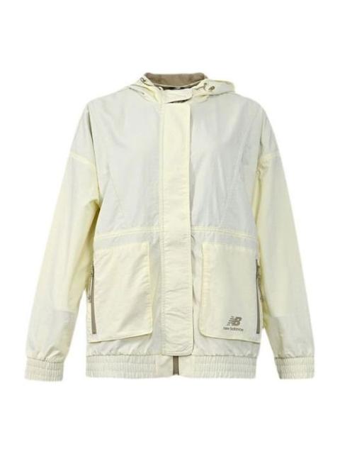 New Balance (WMNS) 새로운 균형 생활 시리즈 Athleisure 캐주얼 스포츠는 길쌈한 재킷 크림 백색 AWJ21314-를 두배로 했습니다