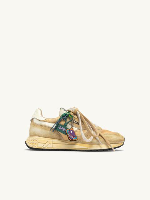 AUTRY REELWIND SUPER VINTAGE SNEAKERS IN YOLK YELLOW AND WHITE SUEDE AND NYLON