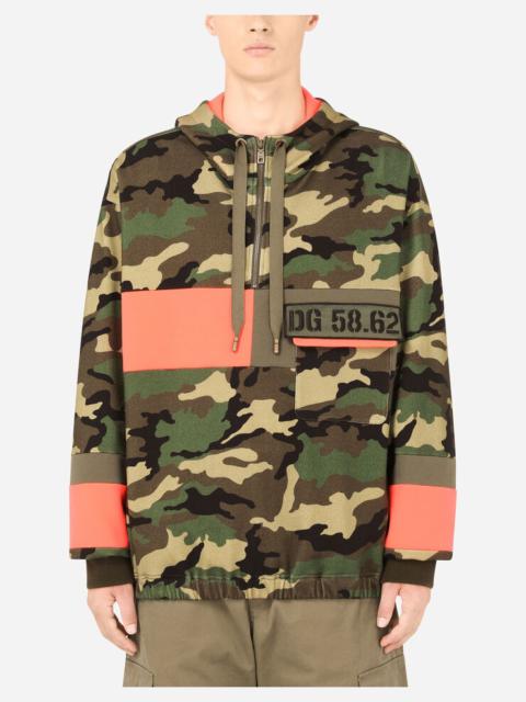 Camouflage-print jersey hoodie