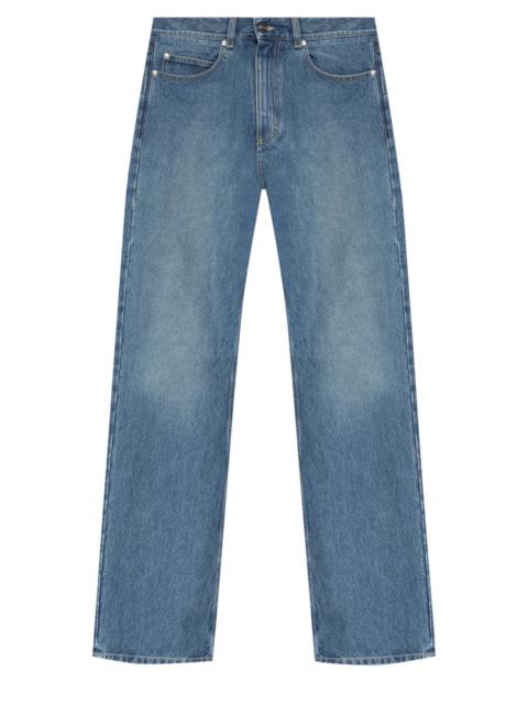 Jeans with straight legs