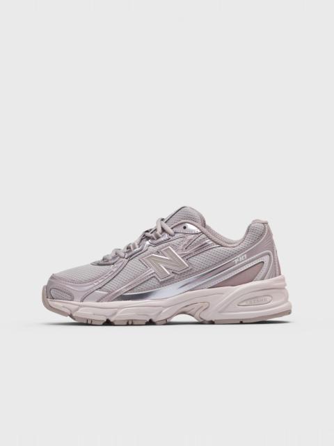 New Balance 740