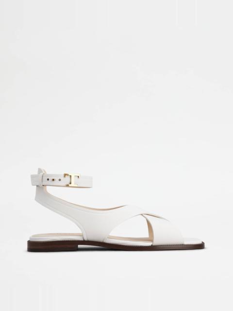 Tod's SANDALS IN LEATHER - WHITE