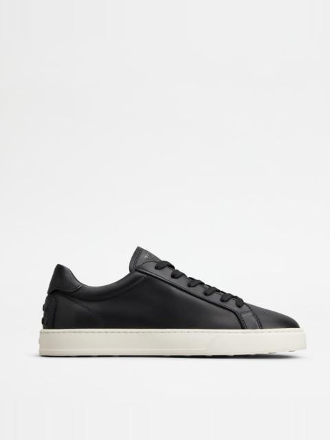 SNEAKERS IN LEATHER - BLACK