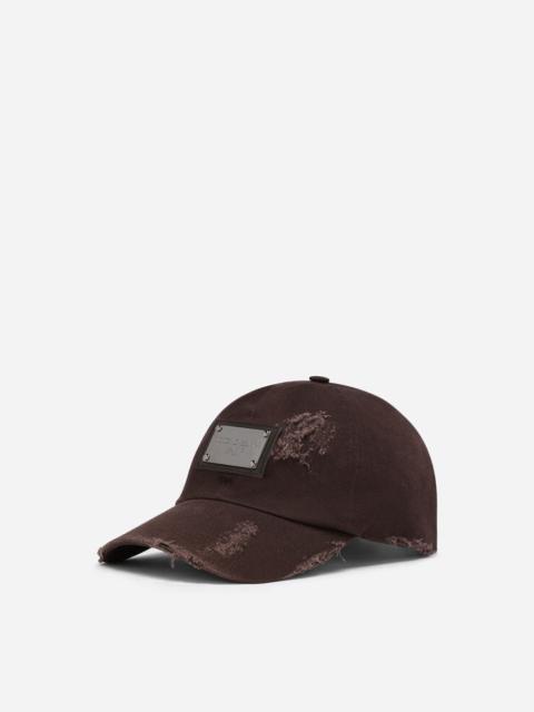 Cotton baseball cap with logo tag