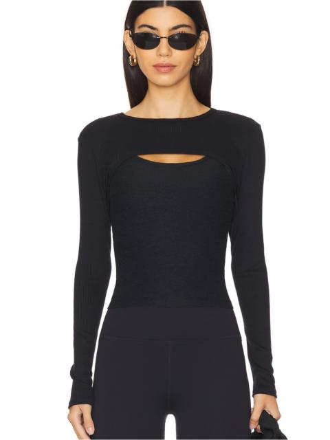 BEYOND YOGA Formation Shrug