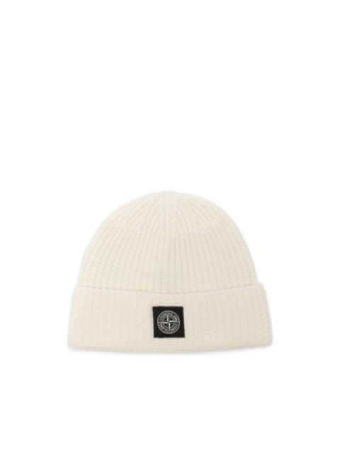 Stone Island logo-patch ribbed-knit beanie hat