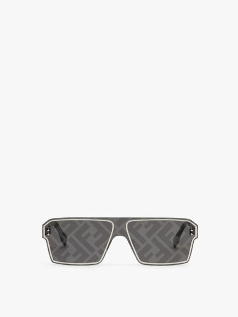 FENDI Gray sunglasses