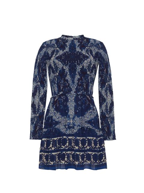 Cara Cara Viola Dress
Autumn Elegance: Micro-Ruffles and a Retro Vibe