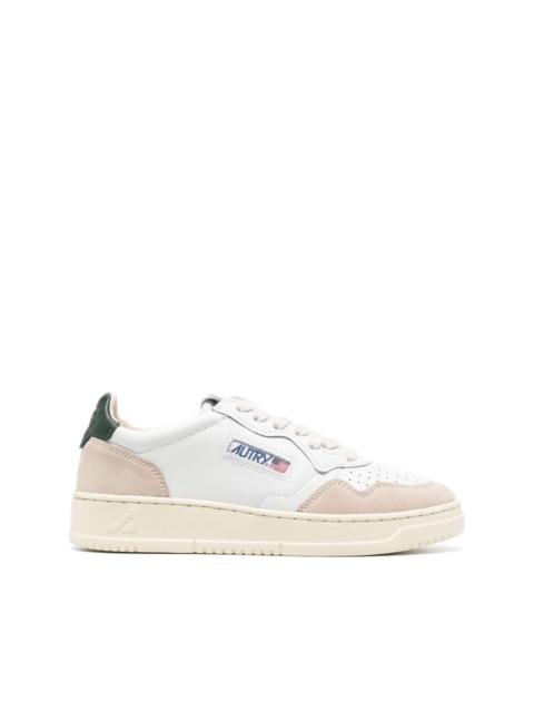 Medalist low-top sneakers