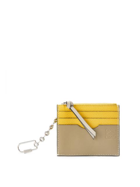 Square cardholder in soft grained calfskin with chain