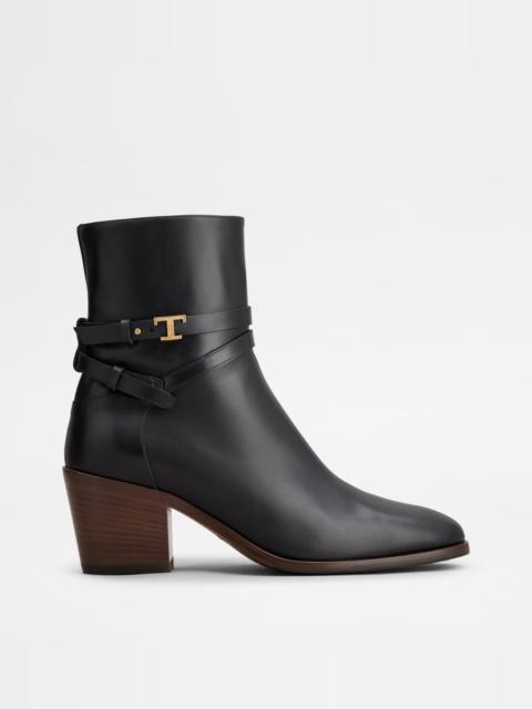 Tod's ANKLE BOOTS IN LEATHER - BLACK