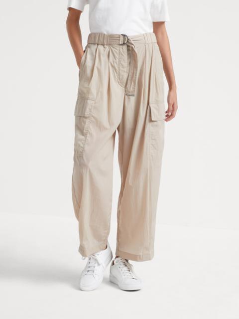 Wrinkled cloth cargo trousers with belt and monili