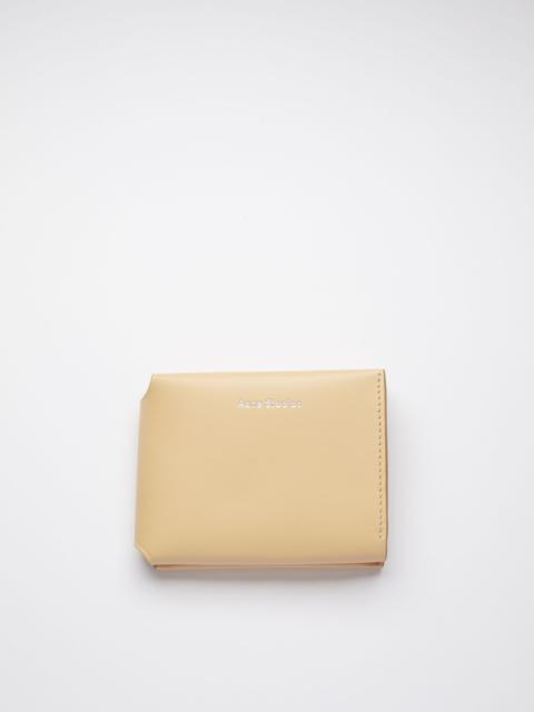 Leather trifold wallet - Dune beige