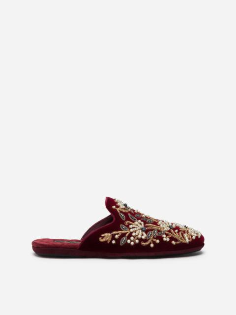 Velvet slippers with floral embroidery