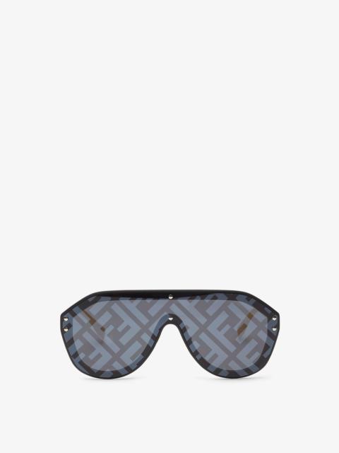 FENDI Black sunglasses