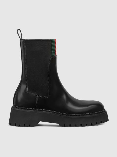 Women's boot with Web