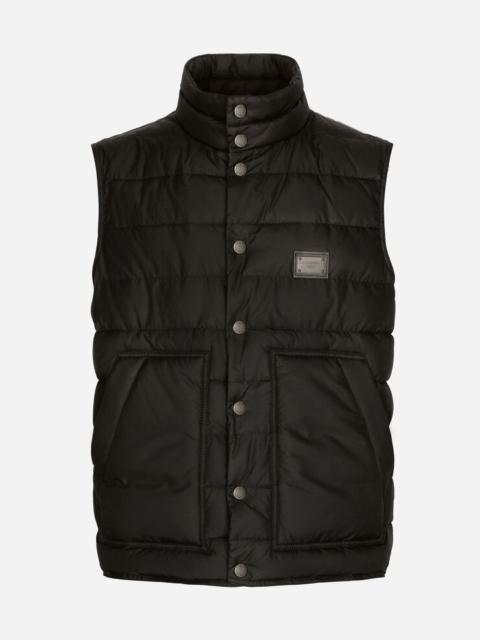 Nylon vest with branded tag