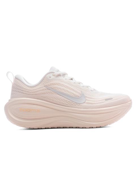 WOMEN'S VOMERO PLUS - GUAVA ICE/SAIL/ORANGE CHALK