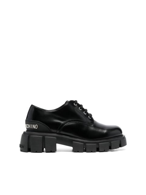 Moschino logo-patch faux-leather oxford shoes