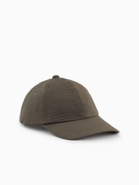 Baseball cap in technical seersucker fabric