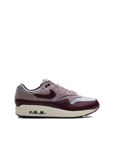 Nike 에어 맥스 1 에센셜 프리미엄 "Cement Grey/Taupe Grey/Phantom/Burgundy Crush"스니커