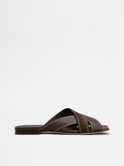 Tod's SANDALS IN SMOOTH LEATHER AND SUEDE - BROWN