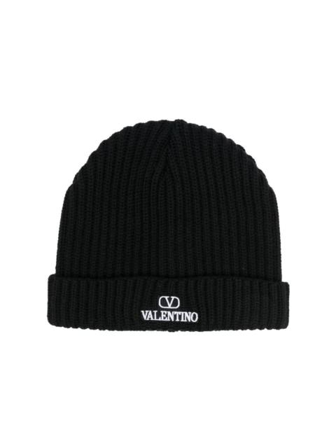 VLogo-embroidered ribbed wool beanie