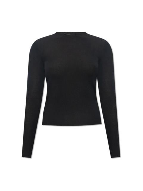 FORM-FITTING TOP