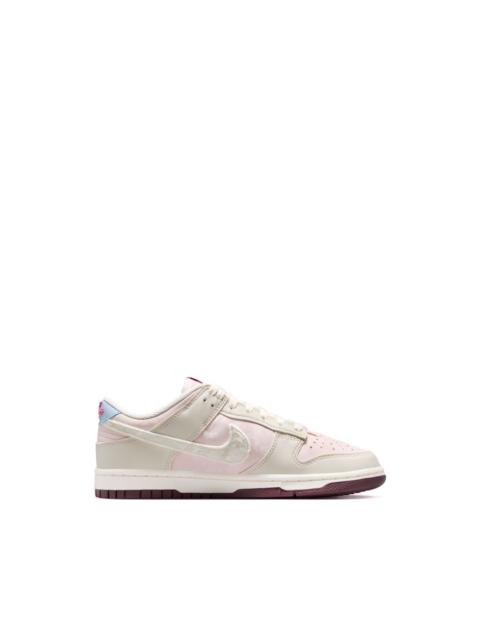 Nike Dunk Low sneakers