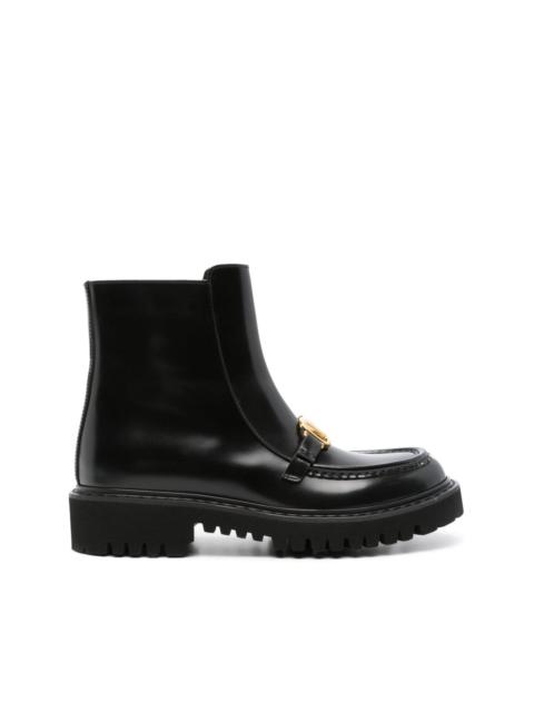 VLogo leather flat boots