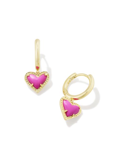 KENDRA SCOTT Ari Heart Gold Huggie Earrings Neon Pink Magnesite