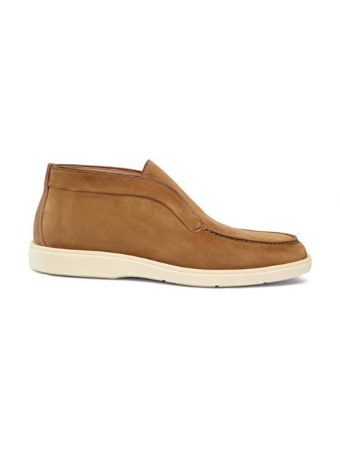 Men’s brown suede desert boot