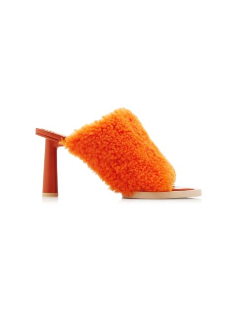 JACQUEMUS Les Carre Rond Asymmetric Shearling Mules orange