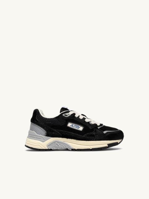 AUTRY HYPERWAY SNEAKERS IN BLACK PONY HAIR EFFECT AND SUEDE