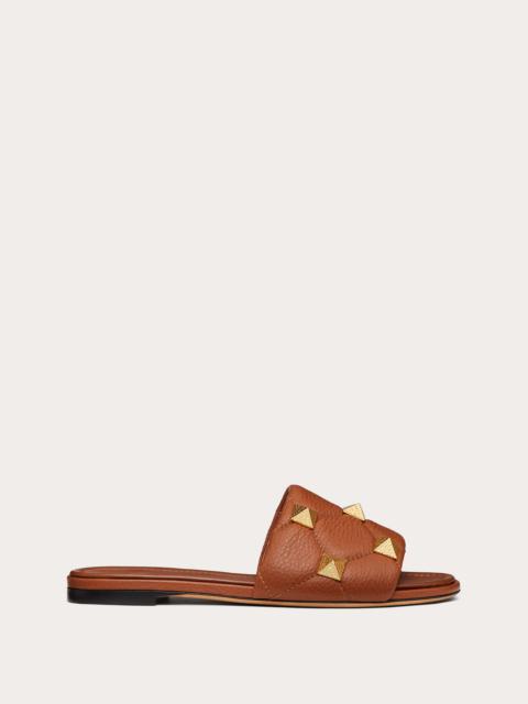 FLAT ROMAN STUD SLIDE SANDAL IN QUILTED GRAINY CALFSKIN