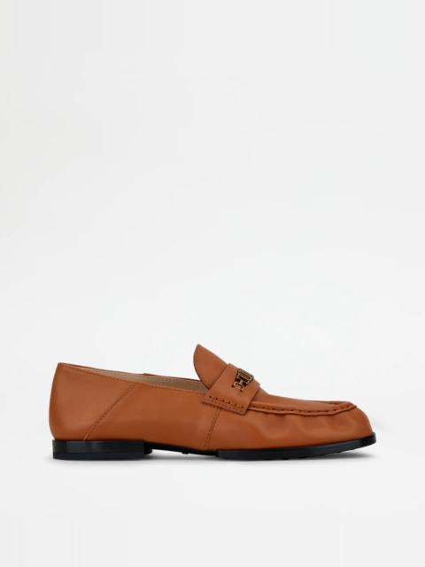 Tod's LOAFERS IN LEATHER - BROWN
