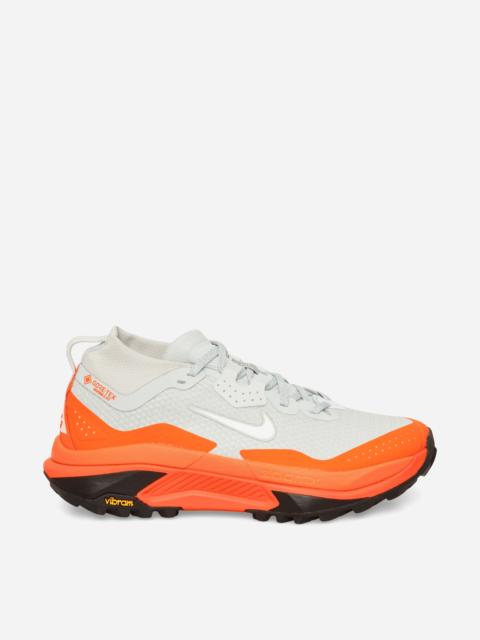 Nike ACG Zegama Trail GORE-TEX Sneakers Light Silver / Safety Orange