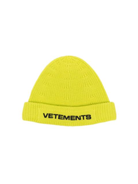 VETEMENTS logo-embroidered ribbed-knit beanie