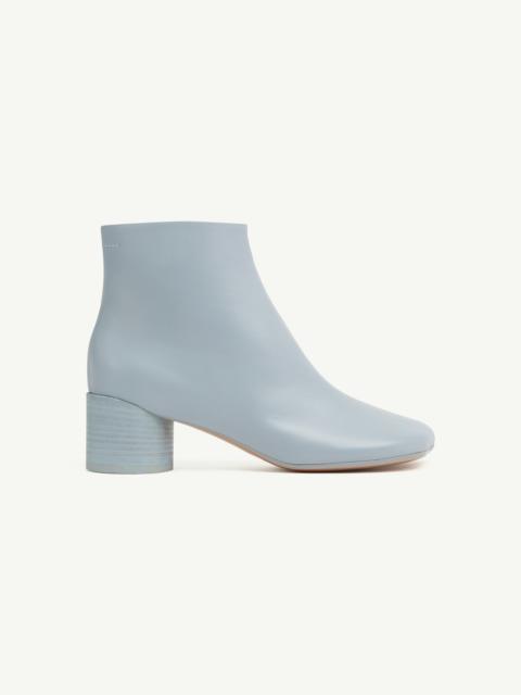 Anatomic ankle boot