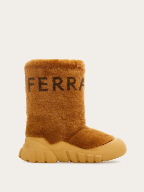 Shearling ski boot