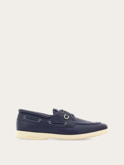 Boat shoe with Gancini ornament